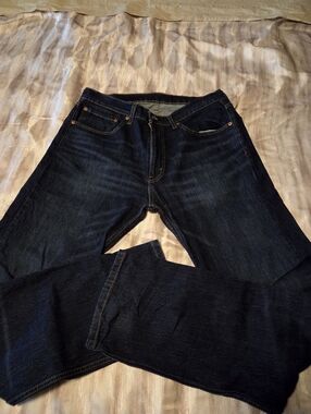 Men's Levi Dark Blue Denim Jeans 34/32- Like new!